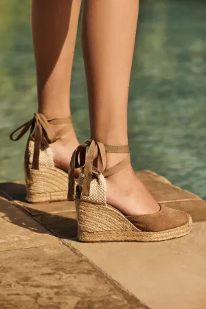 Seville Wedge Sandal (Taupe)