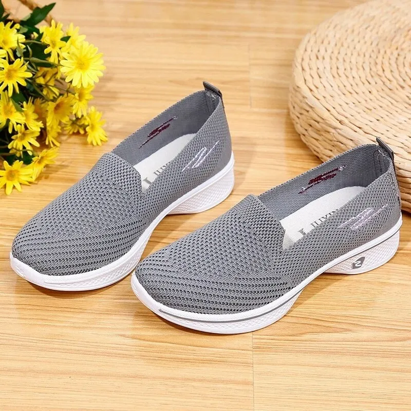 Women's Fashionable Flats. Casual, Breathable, Walking Slip-on Shoes