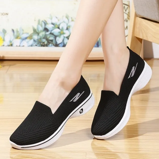 Women's Fashionable Flats. Casual, Breathable, Walking Slip-on Shoes